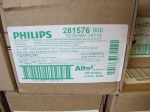 LOT (526) LAMPS, FLUORESCENT TYPE, 32 WATT, 48" LENGTH, MED, BIPIN BASE, 4100K COLOR. 32WT8-4100K-CRI77 (W-44) LOADING & HANDLING FEE $15-